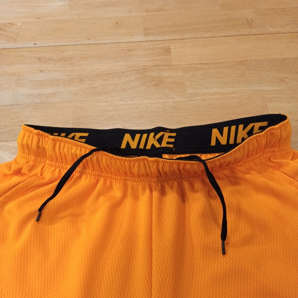 NIKE MEN'S TEAM DRI FIT FLEX WOVEN SHORT (WITH POCKETS) medium - Picture 7 of 15